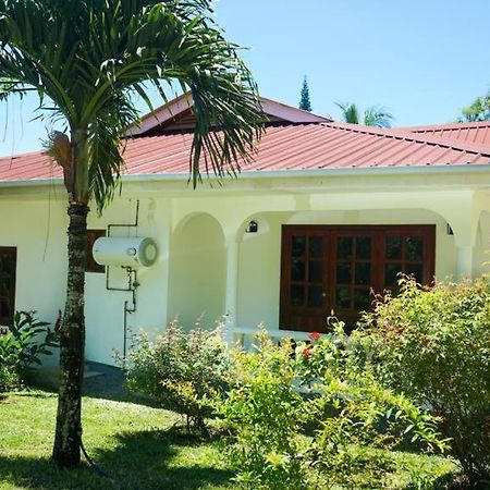 Готель Ogumka, Self Catering , Beoliere, Mahe Вікторія Екстер'єр фото