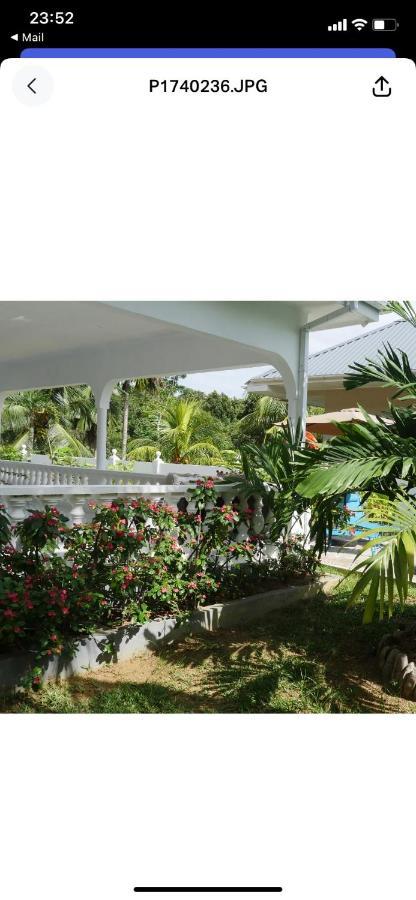 Готель Ogumka, Self Catering , Beoliere, Mahe Вікторія Екстер'єр фото