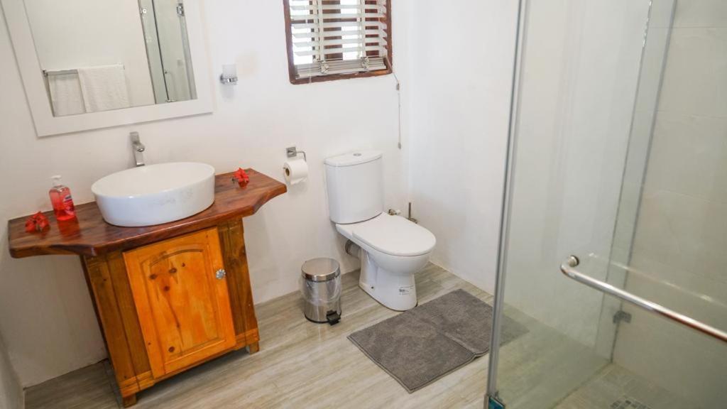 Готель Ogumka, Self Catering , Beoliere, Mahe Вікторія Екстер'єр фото