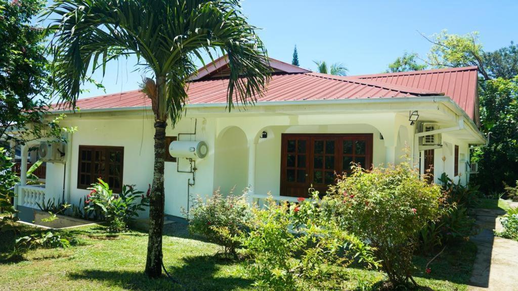 Готель Ogumka, Self Catering , Beoliere, Mahe Вікторія Екстер'єр фото